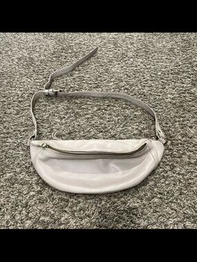 Mandrn 100% leather Atlas belt bag